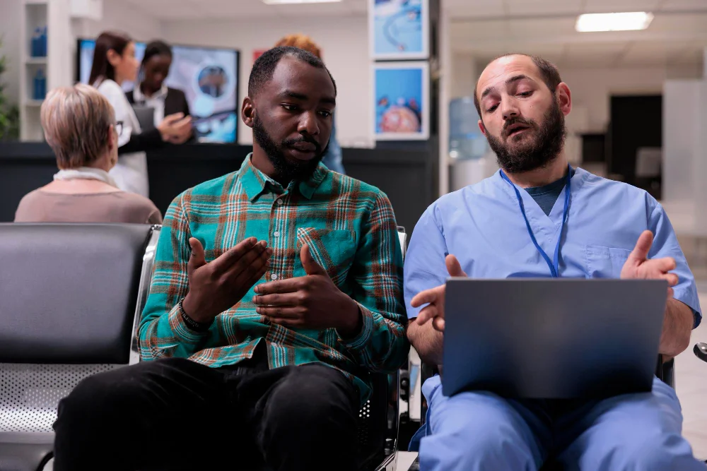 Healthcare specialist in Orlando providing transitional psychiatric support to a patient